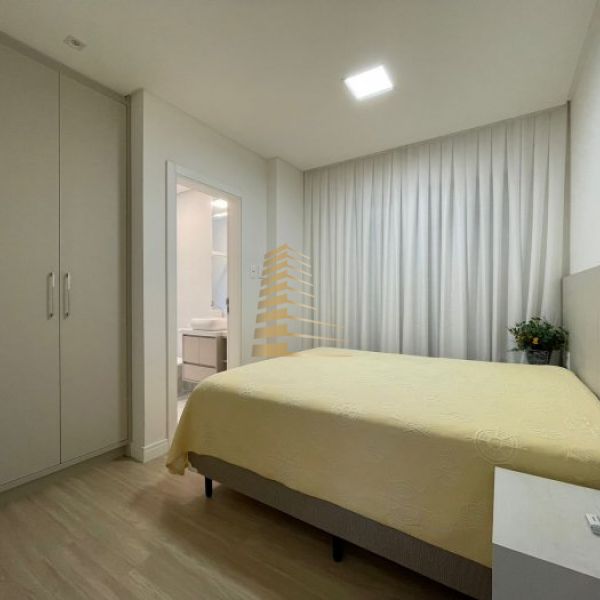 Aluguel temporada 3 su�tes quadra mar Meia Praia