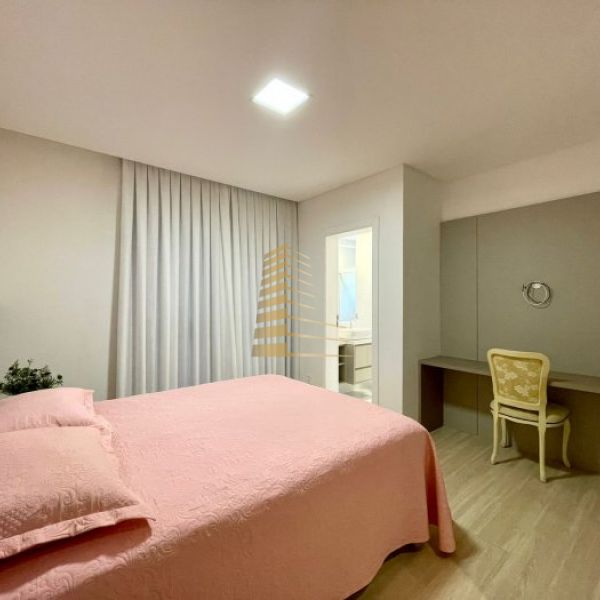 Aluguel temporada 3 su�tes quadra mar Meia Praia
