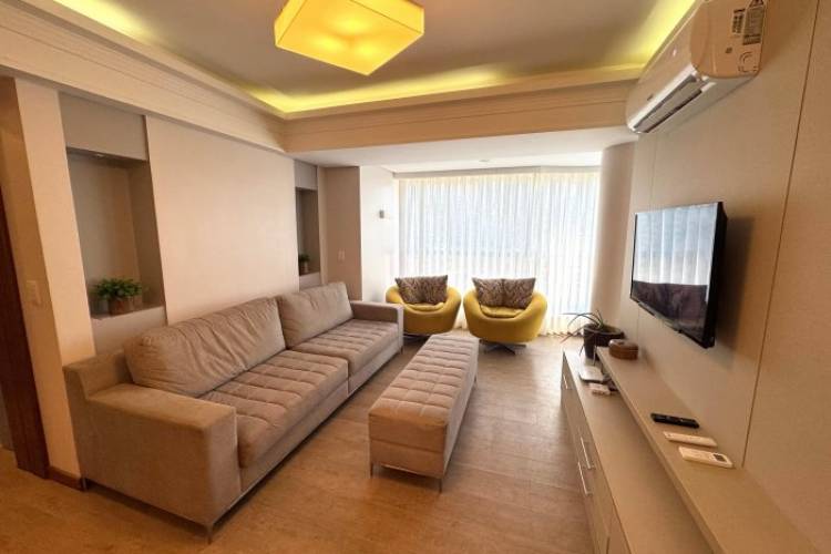 Apartamento temporada 3 quartos em Meia Praia