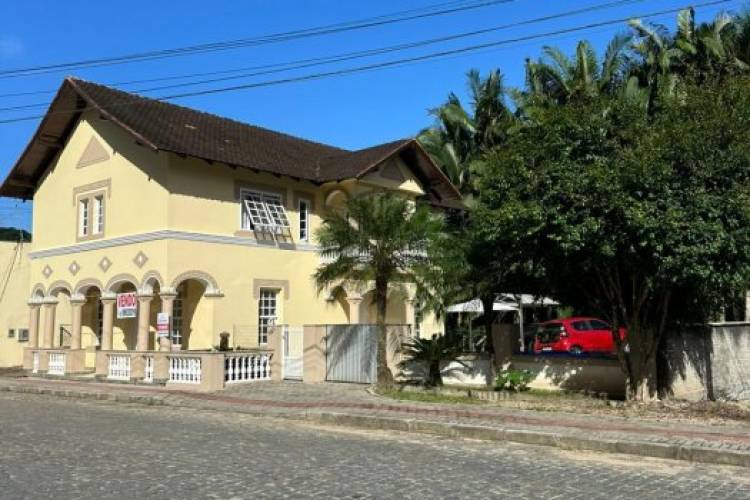 SOBRADO EM UMA LOCALIZA��O PRIVILEGIADA!