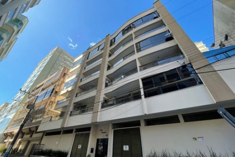 Aluguel ver�o 2 quartos quadra mar em Meia Praia 