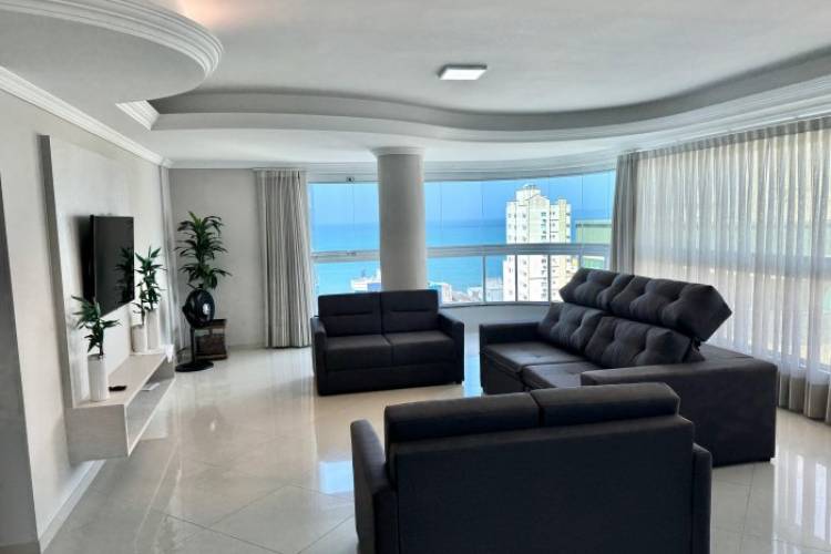 Apartamento temporada 3 su�tes em Meia Praia